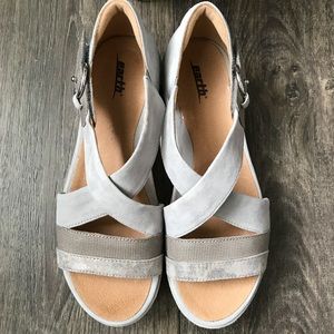 earth shoes hibiscus